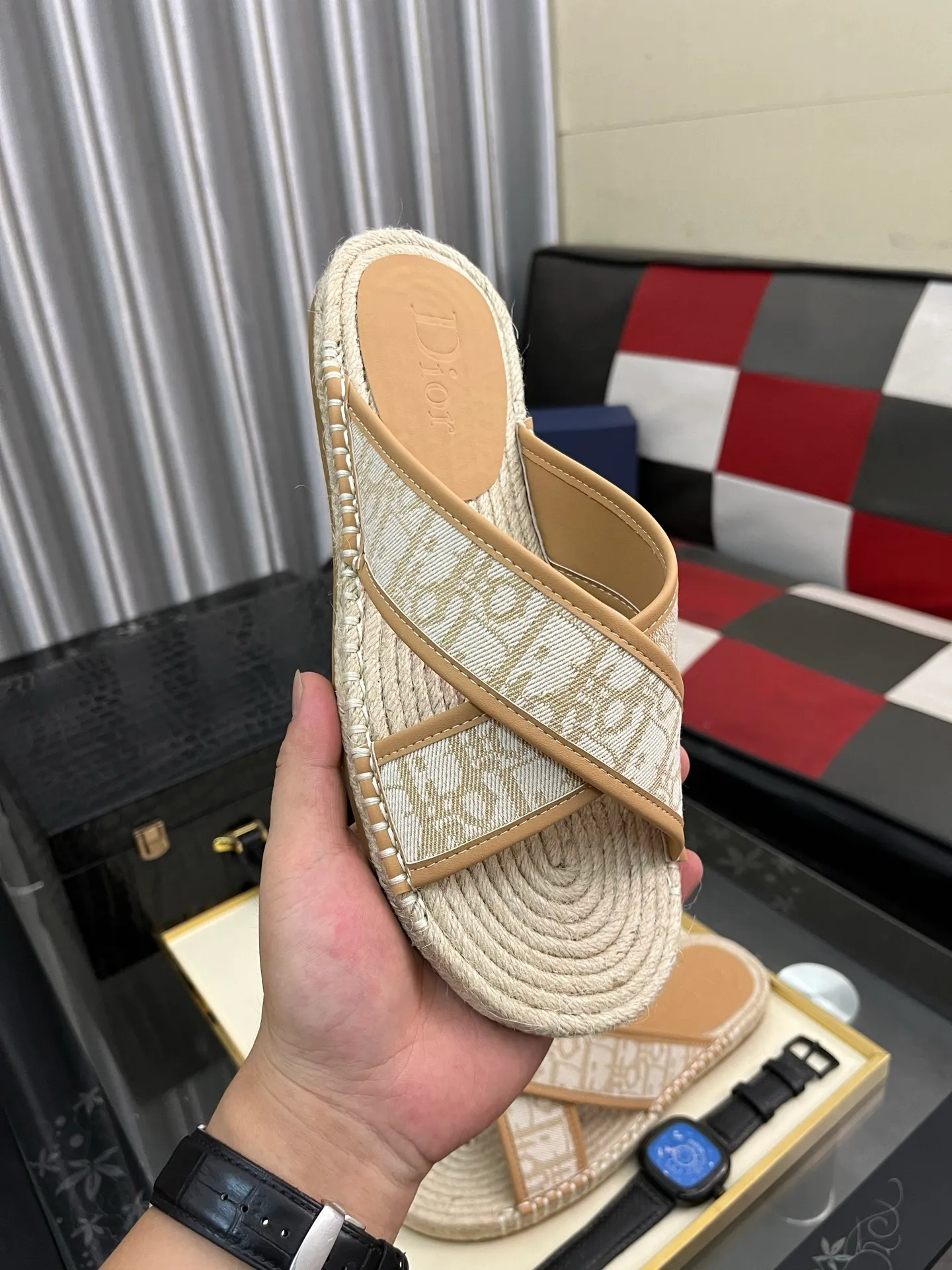 Men's shoes💰320⌚️⌚️DIOR Dior slippers New slippers are on sale simultaneously. Original materials imported from Italy. Fully imported sheepskin lining, sole: original sole provided by the original factory, exclusive movable molded sole, super comfortable, original factory follow-up goods, 🔍🔍high quality, can be entered and exited the counter at will, code number: 38-442️⃣colors available